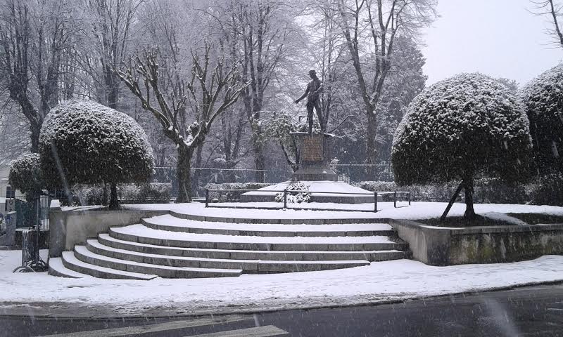 statua ai caduti via roma