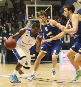 Basket Cantù Khimki Azione 16 Johnson-Odom
