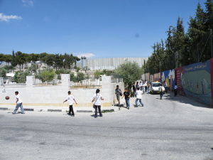 800px-The_Wall_Between_Aida_and_Occupied_Bethlehem