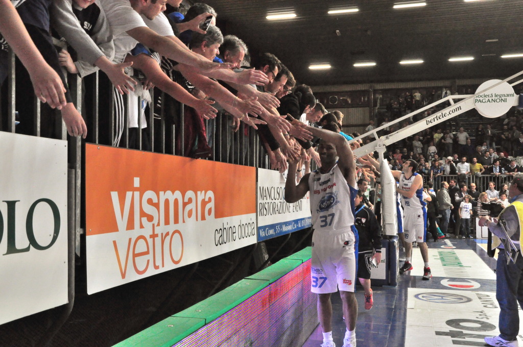 BASKET METTA ESULTANZA PUBBLICO