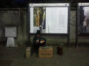 evaristo protesta via d'adda