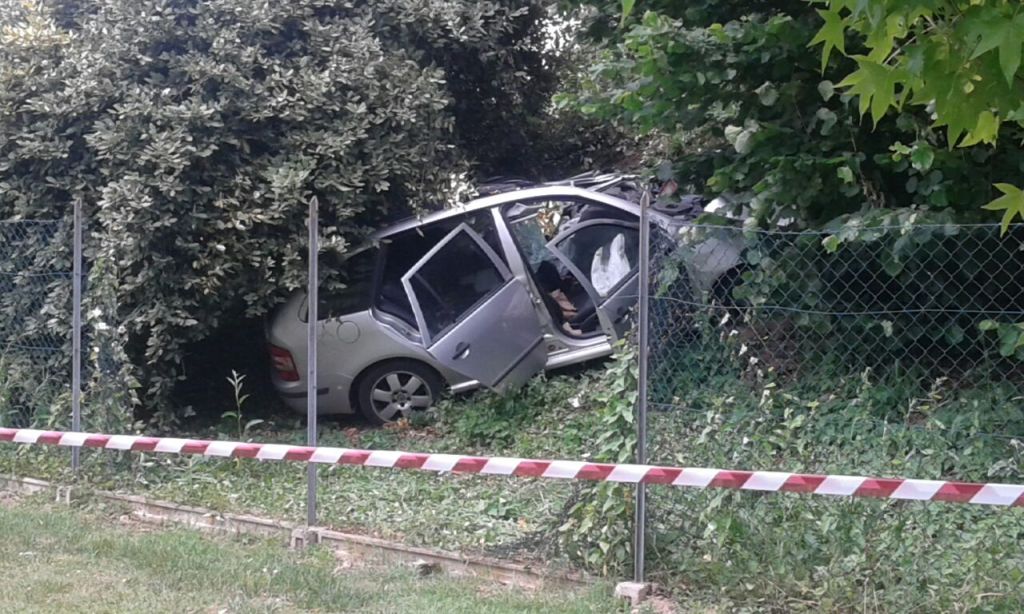 auto nel fosso