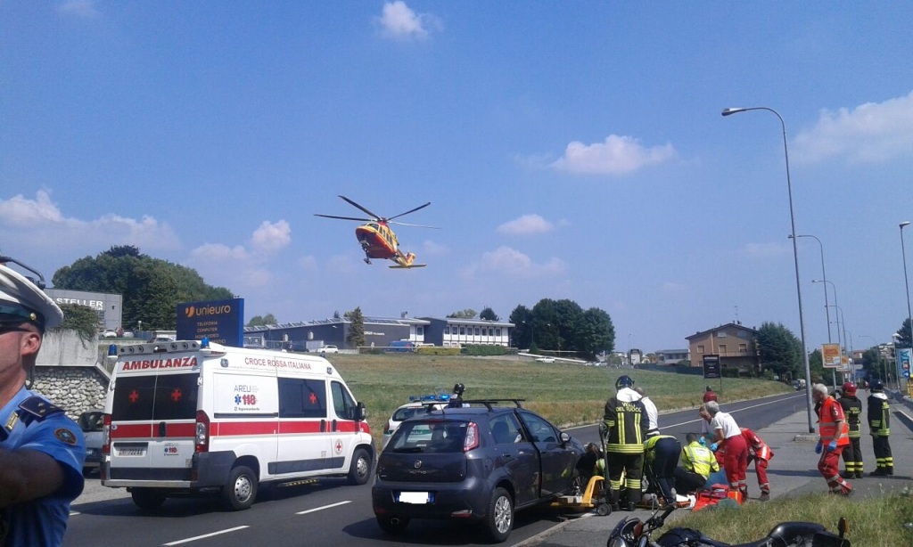 incidente via milano cantù 5 ago 15 2