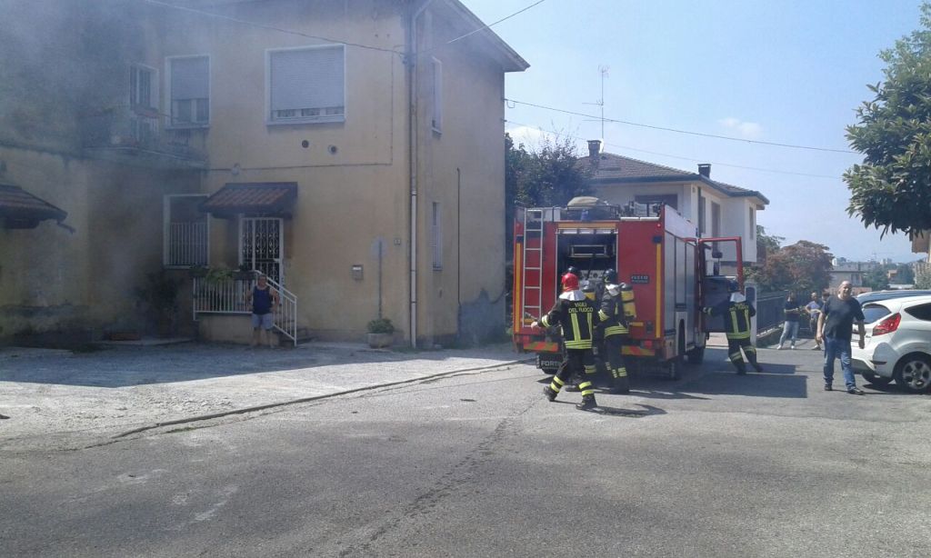 pompieri al lavoro