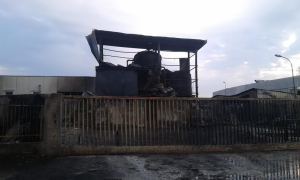 scheletro azienda bruciata.jpg8