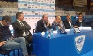 Al centro, Anna Cremascoli