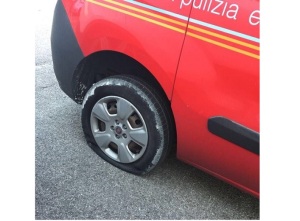AUTO VANDALIZZATA LIPOMO
