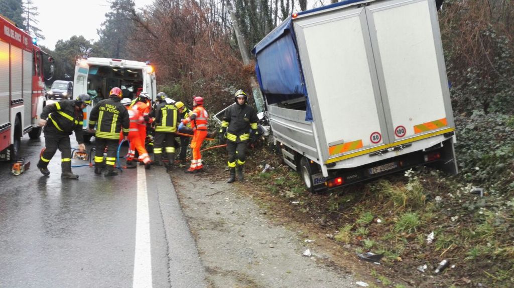 incidente autocarro