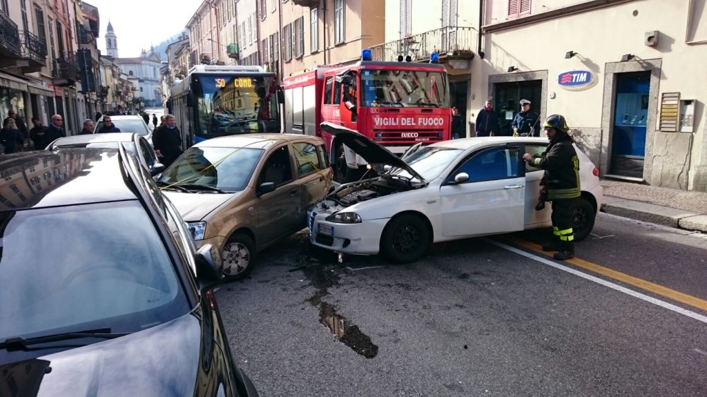 incidente via milano 1