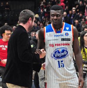 Curtis Nwohuocha. Derby Milano Cantù 2015-2016 1