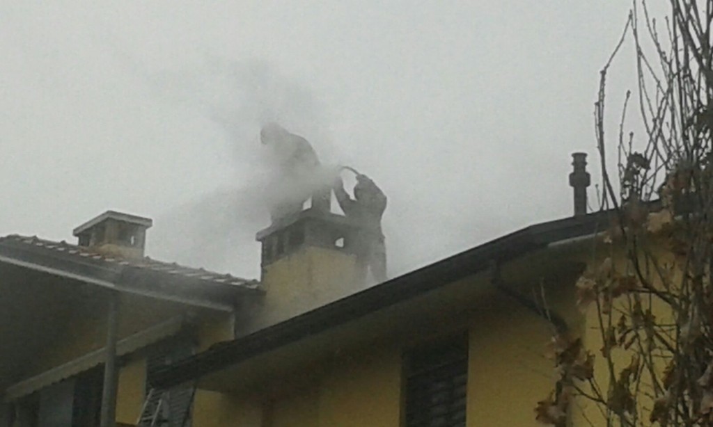 incendio canna fumaria carugo 1