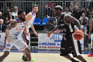 Basket Cantù Bologna 3