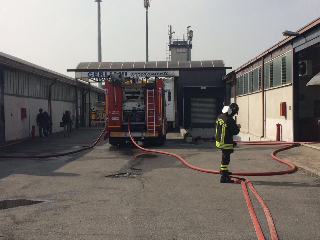incendio mariano 7 aprile 2016 3