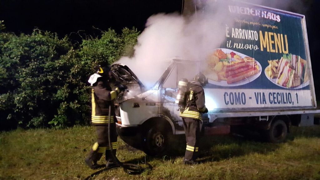 incendio camion vela cassina rizzardi