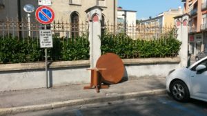 tavolo-abbandonato