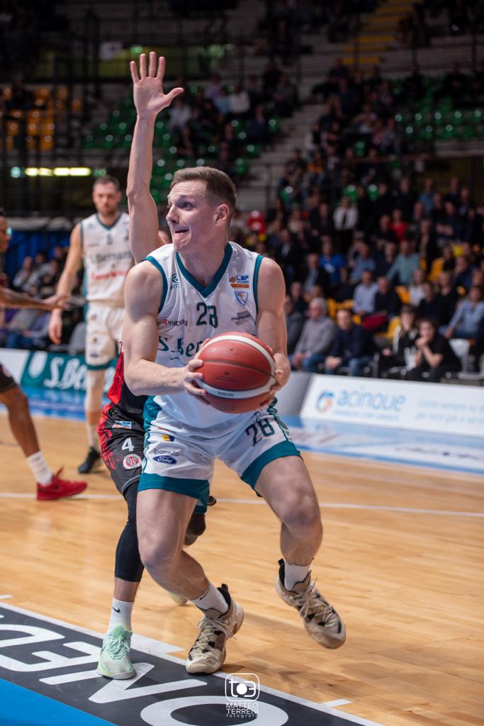 BASKET - Cantù è un caterpillar, niente da fare per Cento - Canturino.com