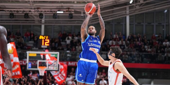 BASKET – Cantù cade 81-60 a Reggio Emilia, coach Vitucci: “Serve più attenzione”